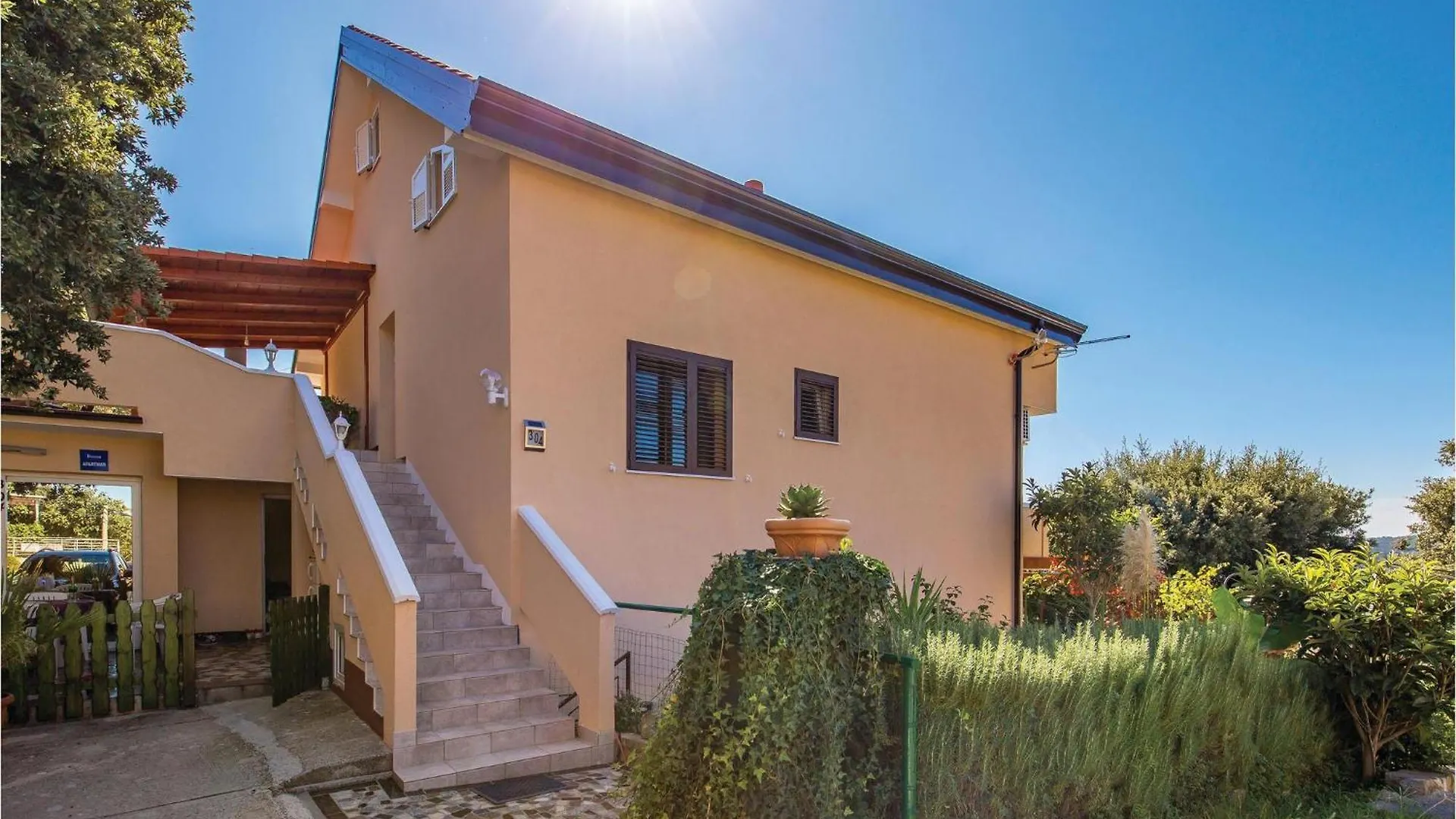 Pet Friendly Apartment Supetarska Draga Croatia