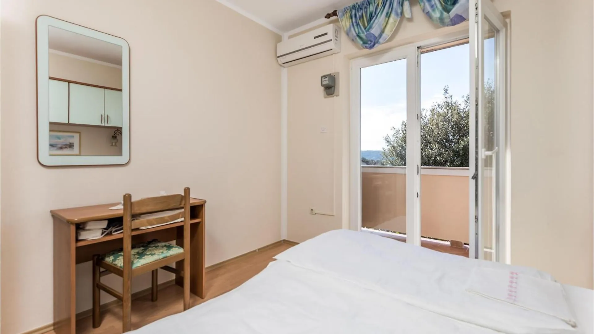 Pet Friendly Apartment Supetarska Draga